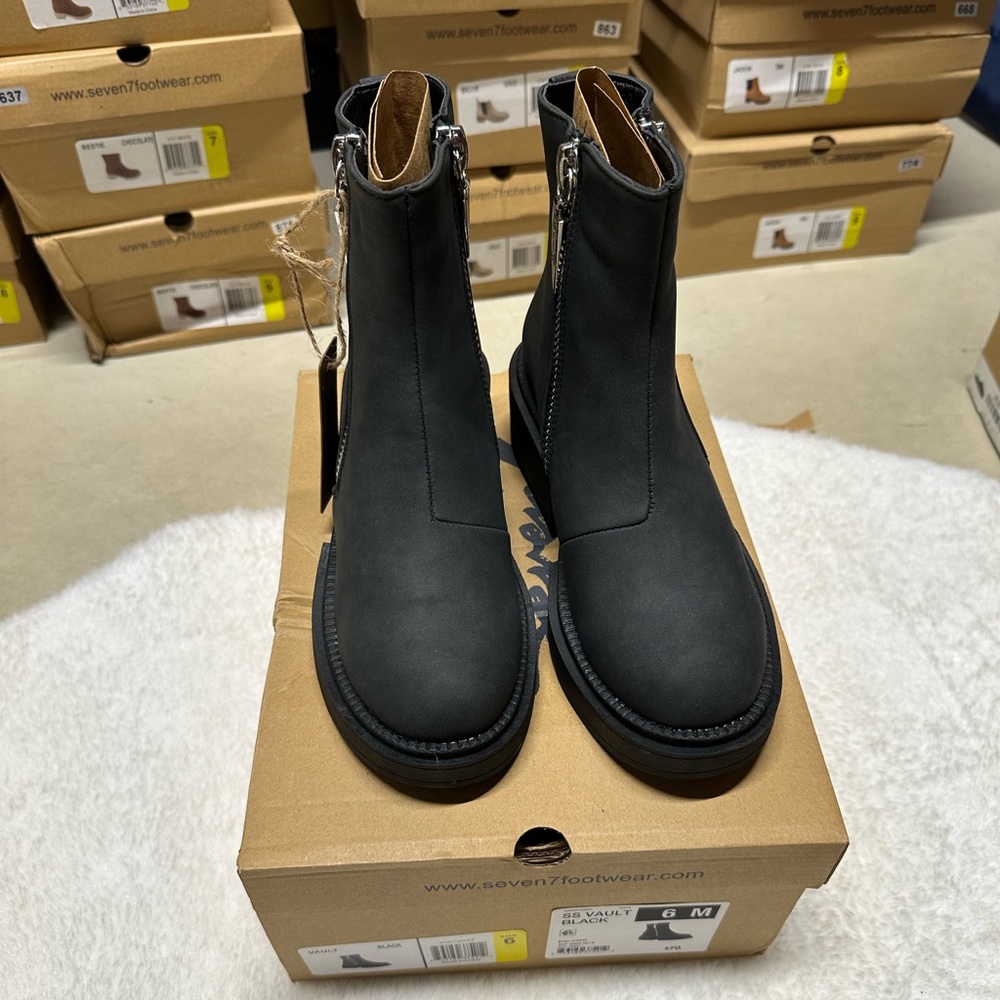 Seven7 Black Boots